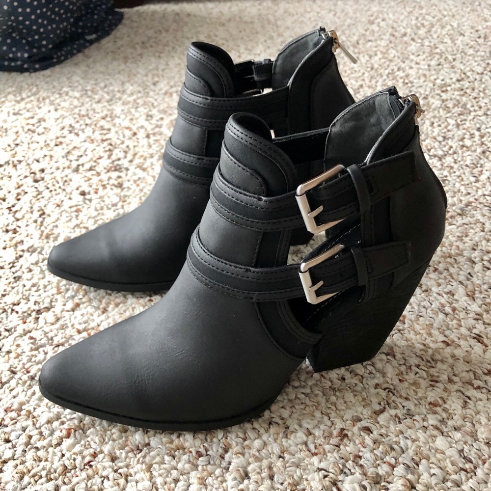 Charles by Charles David cut out booties - Picture 4 of 6